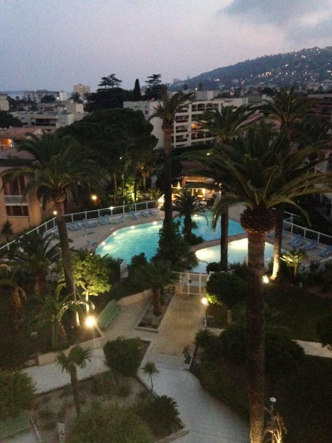 Appartement T2 De Standing Au Pied Des Plages Golfe-Juan Dış mekan fotoğraf