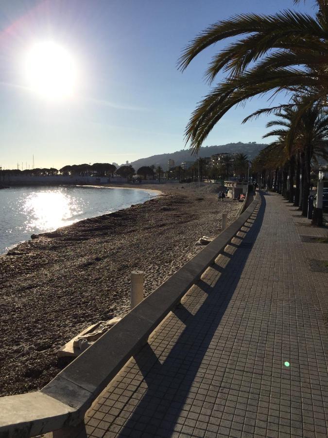 Appartement T2 De Standing Au Pied Des Plages Golfe-Juan Oda fotoğraf
